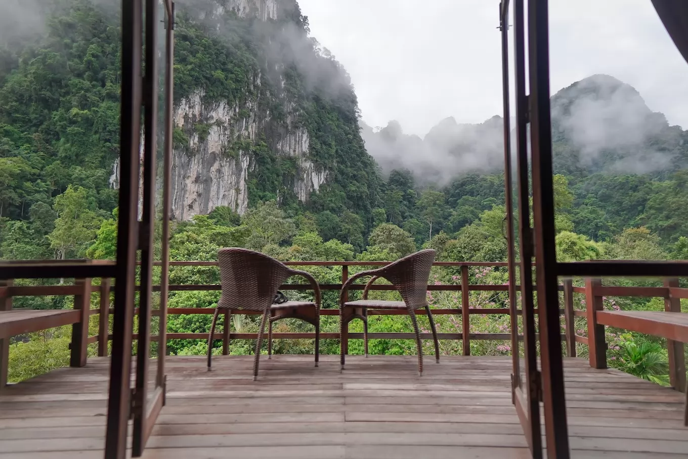 Overnight Khao Sok & Cheow Lan Lake Journey